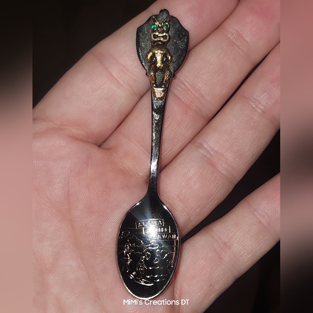 Hawaii Collector's Spoon with Emerald Eye's on the Totem.